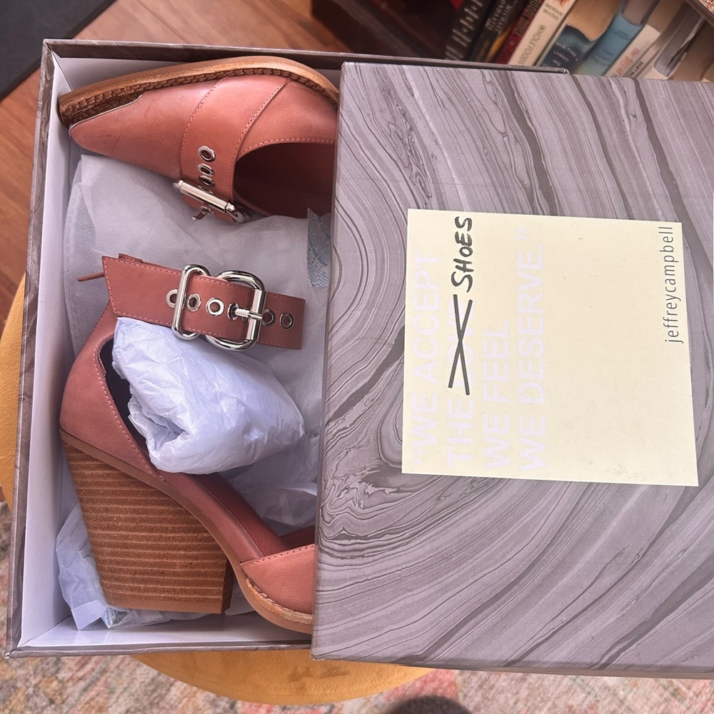 New In Box Jeffrey Campbell Tan Pink Heels with Silver Buckle - Picture 4 of 4